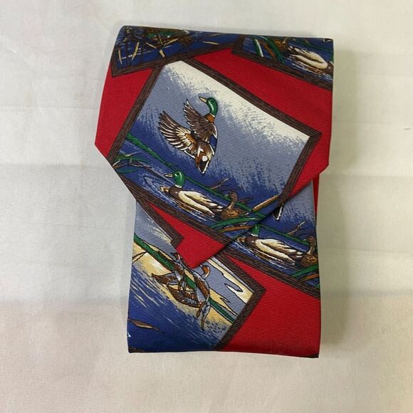 #6667 Ducks Unlimited Red with Ducks Mens Necktie, Tie - Picture 3 of 6